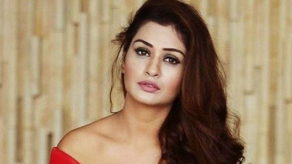 అలాంటి పనులతో హాట్ టాపిక్ అవుతూ