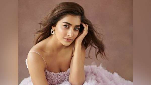 ఆల్ ఎబౌట్ లవ్ ఫౌండేషన్తో