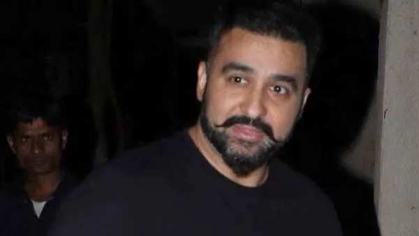 సీక్రెట్ కబోర్డు కనిపెట్టిన పోలీసులు