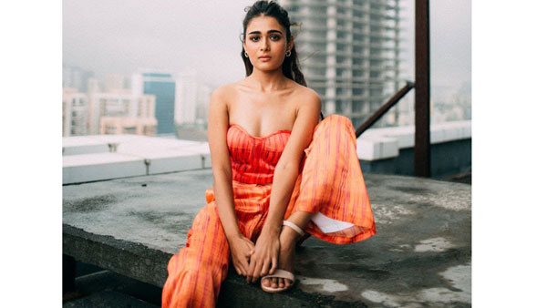 మొదటి సినిమాతోనే భారీ క్రేజ్
