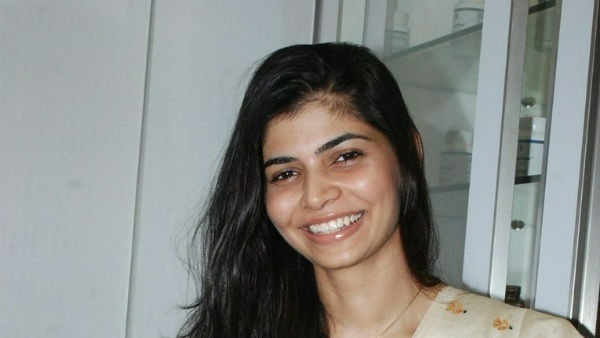 ఆడవాళ్లకు గొంతులా