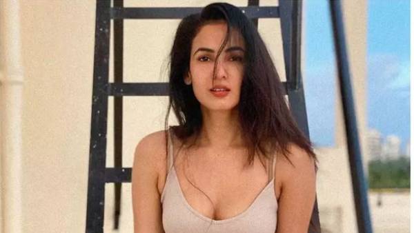 ఎప్పుడూ అక్కడే ఉంటూ రచ్చ చేస్తూ