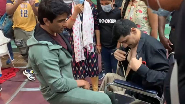 Actor Sonu sood saved one more life Actor Sonu sood saved one more life