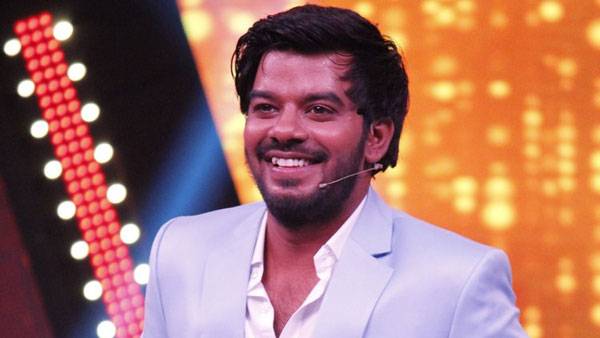 నైట్ అయింది ఏంటి మరీ అంటూ సుధీర్ కొంటె ప్రశ్న: గు* అని సిగ్గుతో నాలుక కరుచుకున్న యాంకర్