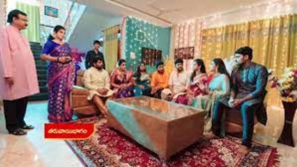 చిలకలు చుట్టుకుని