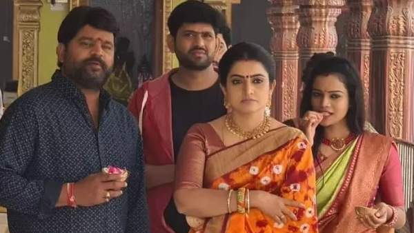 అందరూ పెళ్లి మండపానికి