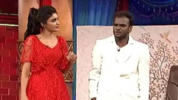 వర్ష జాకెట్ చూపించి పరువు తీశాడు