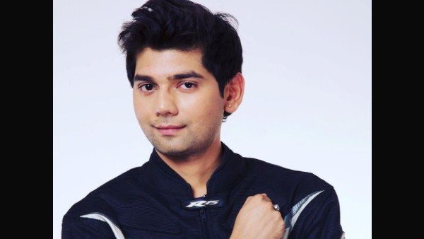 Bigg Boss 15 Naked Yoga Guru Vivek Mishra Approached To Do Semi sizziling Yoga Bigg Boss 15 Naked Yoga Guru Vivek Mishra Approached To Do Semi sizziling Yoga