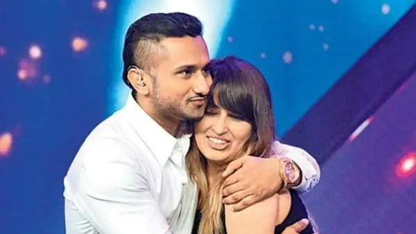 మ్యూజిక్ ప్రపంచానికి దూరంగా
