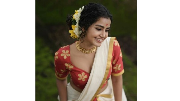 బోల్డు షోతో రెచ్చిపోయిన క్యూట్ బ్యూటీ
