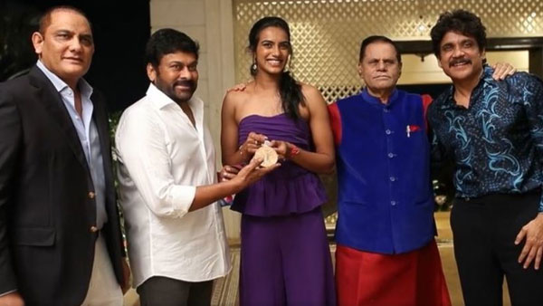 Megastar Chiranjeevi felicitate P. V. Sindhu Megastar Chiranjeevi felicitate P. V. Sindhu