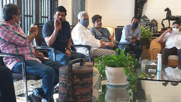 కార్యక్రమంలో పాల్గొన్న సినీ ప్రముఖులు
