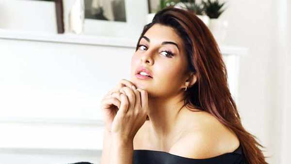 డజనుకుపైగా విలాసవంతమైన కార్లు సీజ్