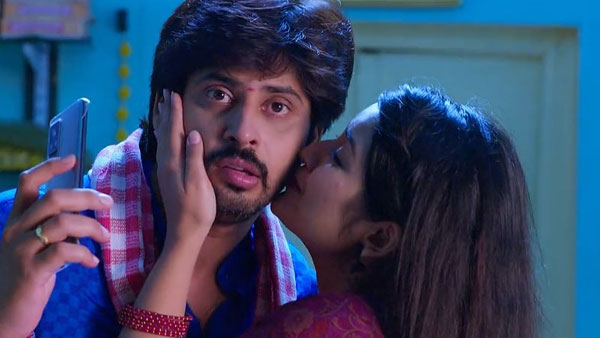 ముద్దు పెట్టిన జానకి