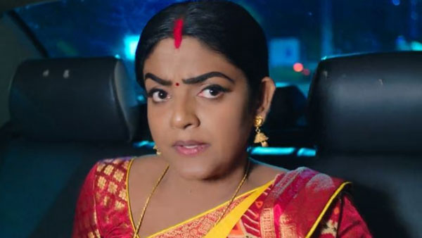 దీప కారులో లిఫ్టు తీసుకొని