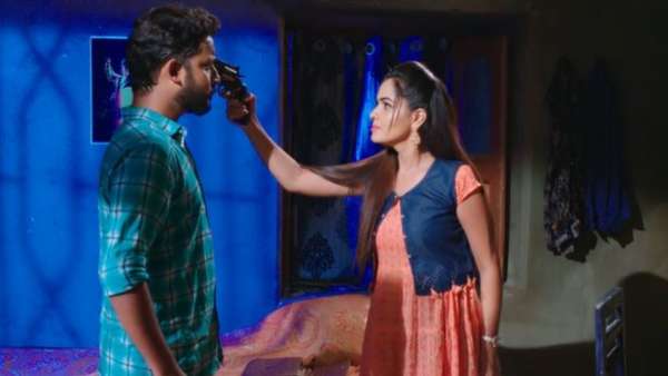 అంజి కళ్లల్లో ప్రాణభయం అంటూ మోనిత