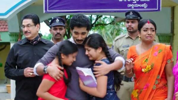 కార్తీక్ అరెస్ట్తో షాక్..