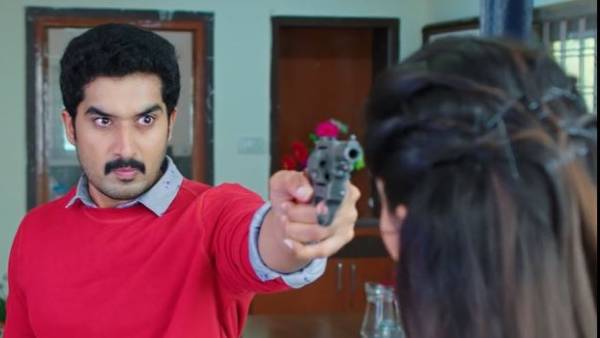 రివాల్వర్ గురిపెట్టిన కార్తీక్