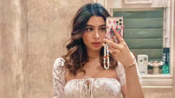 బాత్రూమ్ సెల్ఫీ వైరల్
