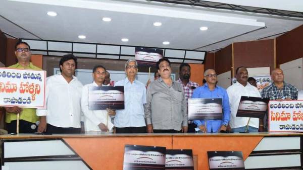 క్షమాపణలు చెబుతూ