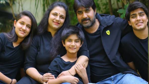 హీరో శ్రీకాంత్ కూతురు హీరోయిన్గా ఎంట్రీ .. ఎంత క్యూట్ గా ఉందో మీరే చూడండి!