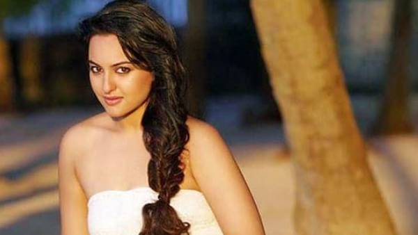 బ్లాక్ బస్టర్తో సోనాక్షి సిన్హా