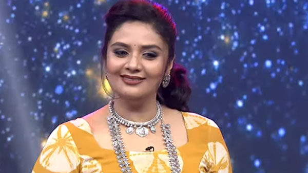 మరోసారి రెచ్చిపోయిన శ్రీముఖి.. కిస్లు