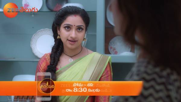 బాంబు పేల్చిన నయని