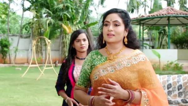పార్వతితో కలిసి స్కెచ్