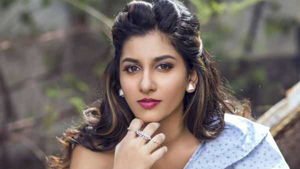 అక్కడ మాత్రం ఎప్పుడూ బిజీగా ఉంటూ