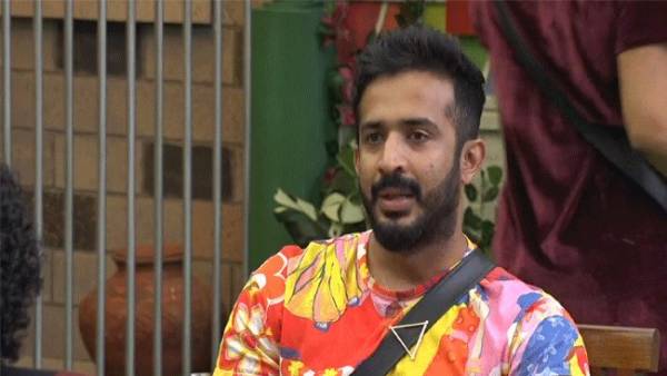 రవిని తను వేసేస్తది అంటూ వార్నింగ్