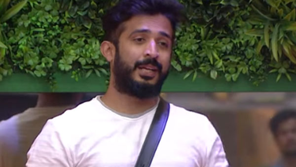 చిన్న చెడ్డీలు వేసుకొని అంటూ..