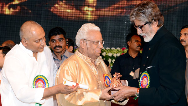 ప్రముఖ సంస్థలకు పబ్లిసిటీ డిజైనర్గా