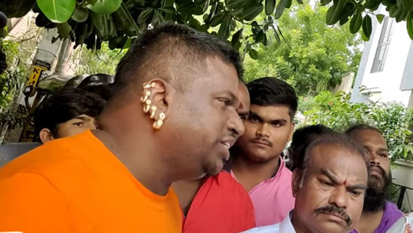 మగజాతి తలదించుకొనేలా