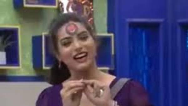 ప్రియాంక టీషర్ట్లో చేయి పెట్టేశాడంట