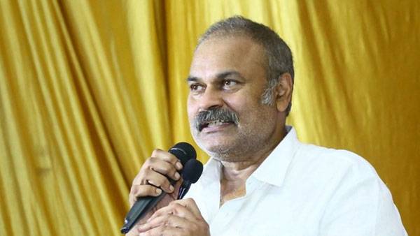 ఆదర్శంగా ఉంటూ... అందరి దృష్టిలో