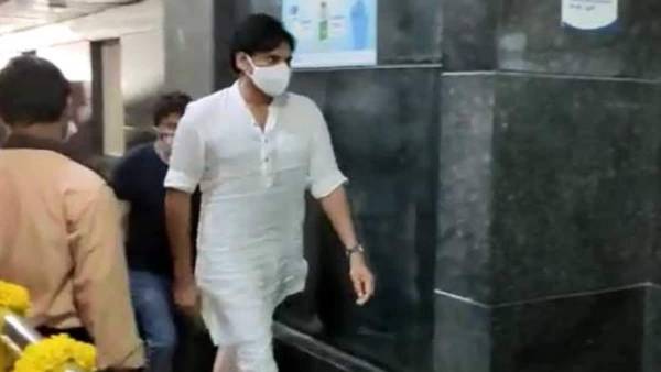 హుటాహుటిన పవన్