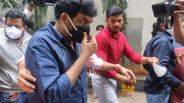 మొత్తం 12 మంది సెలబ్రిటీలు