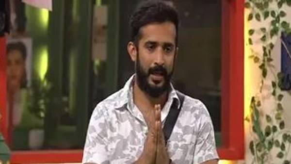 అంత మందిలో ప్రత్యేక ఆకర్షణగా నిలిచి