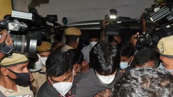 శ్రీనివాస్ ద్వారా ఈ లెక్కలన్నీ బయటకు
