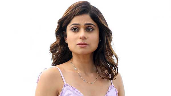 ఆమె నాకు నీడలా