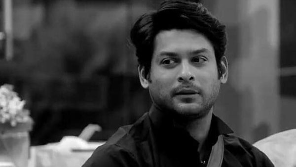కారు వెనుక విండో విరిగిపోయింది