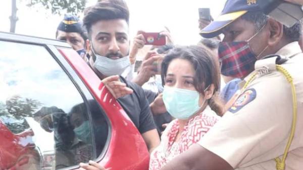 అనుమానాలు వచ్చి..