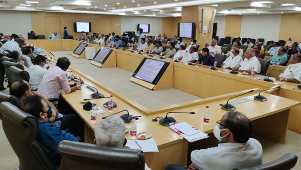 టికెట్ల రేట్లు తగ్గడంతో