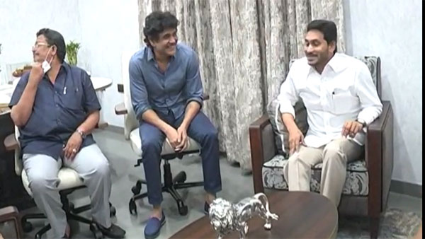 వైఎస్ జగన్మోహన్ రెడ్డితో మీటింగ్