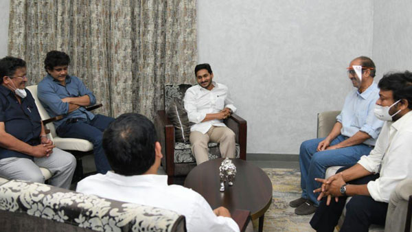 ప్రతినిధి బృందం వైఎస్ జగన్ వద్దకు