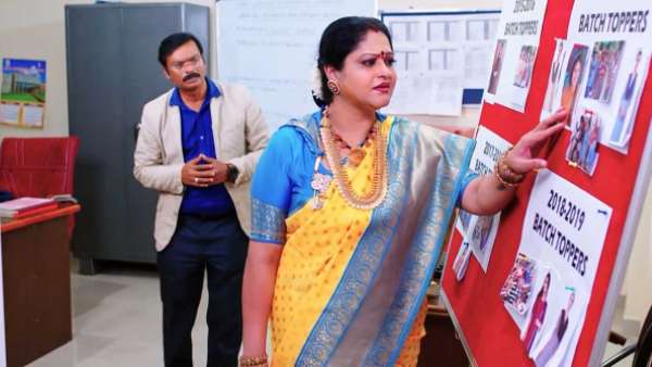 కాలేజ్ లో జానకి ఫొటో
