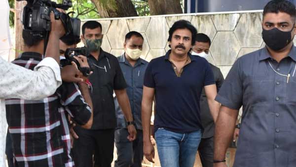 పవన్ వైపా? ఇండస్ట్రీ వైపా?
