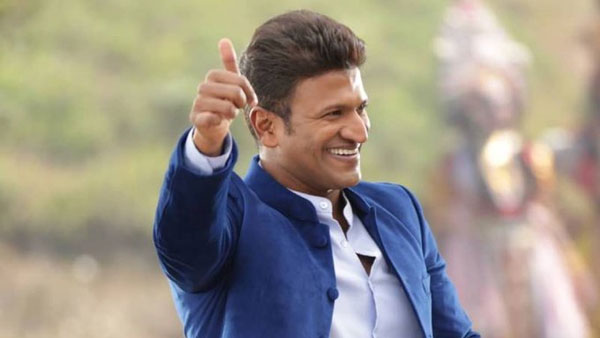 అభిమానులతో ఆప్యాయంగా..