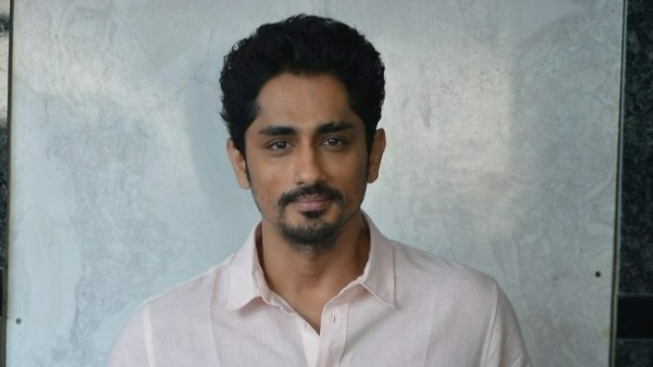 రెండు రకాల విభిన్నమైన పాత్రల్లో